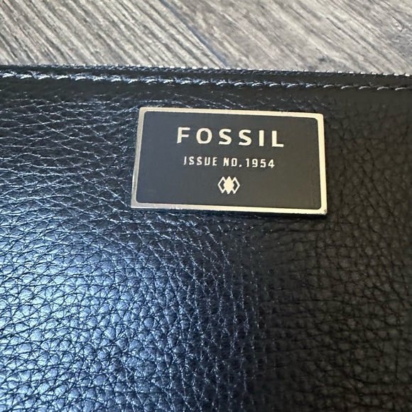 Fossil Leather Zip Around Wallet - Picture 3 of 4